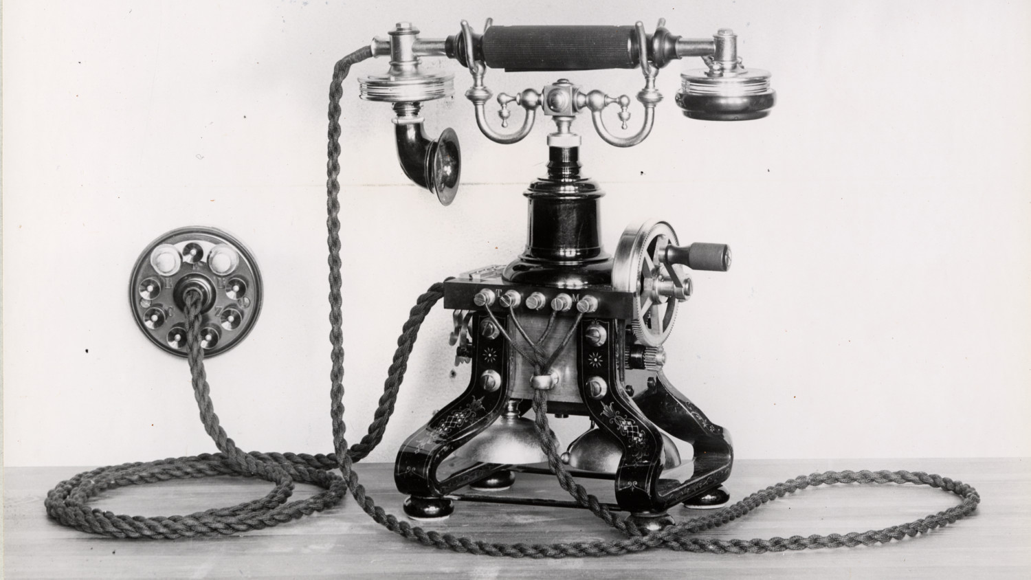 1892 skeleton type telephone table model.