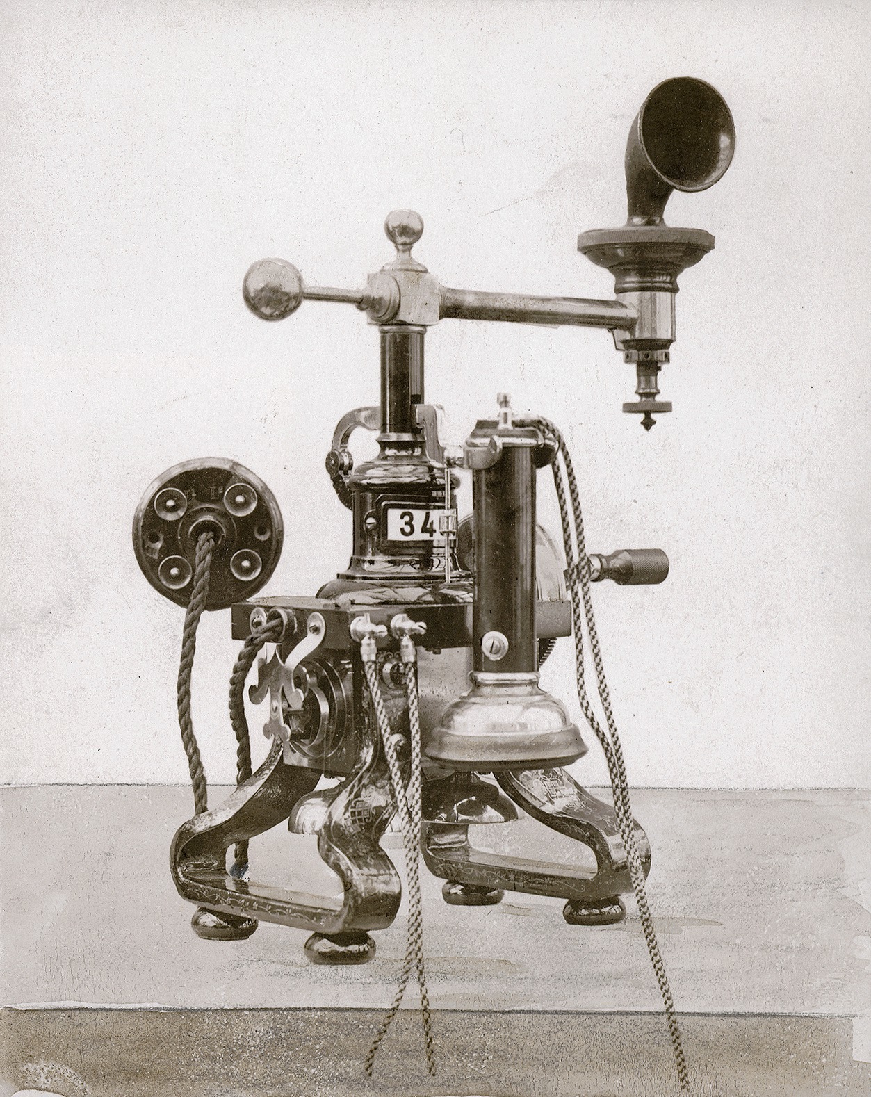 Telephone 1884 table model.
