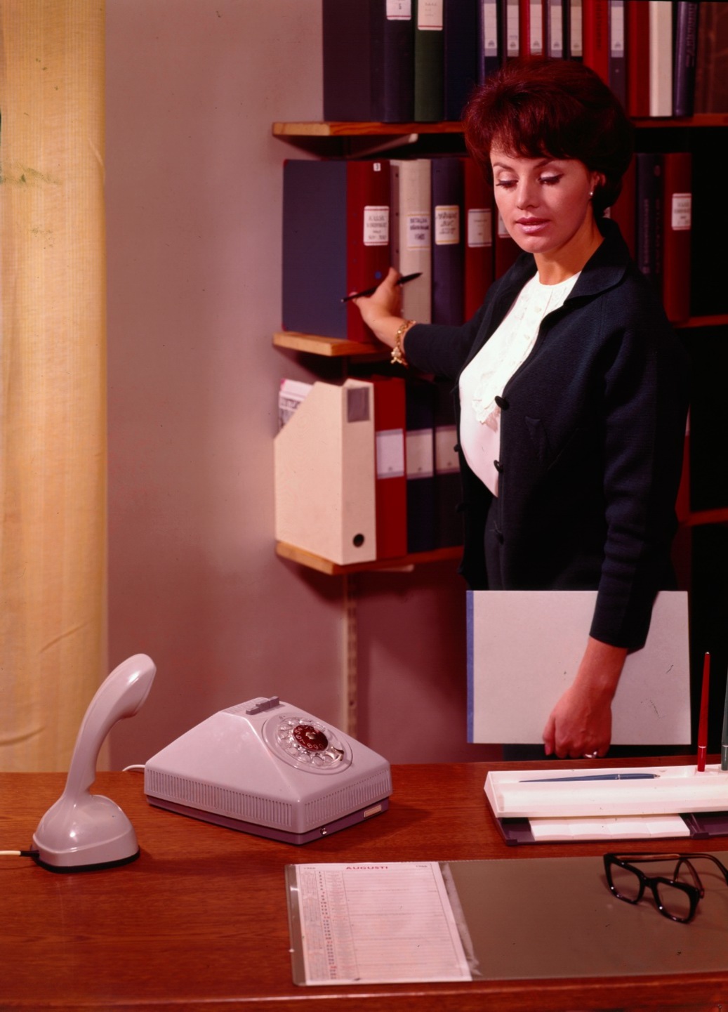 Ericovox and Ericofon used in an office, 1966.