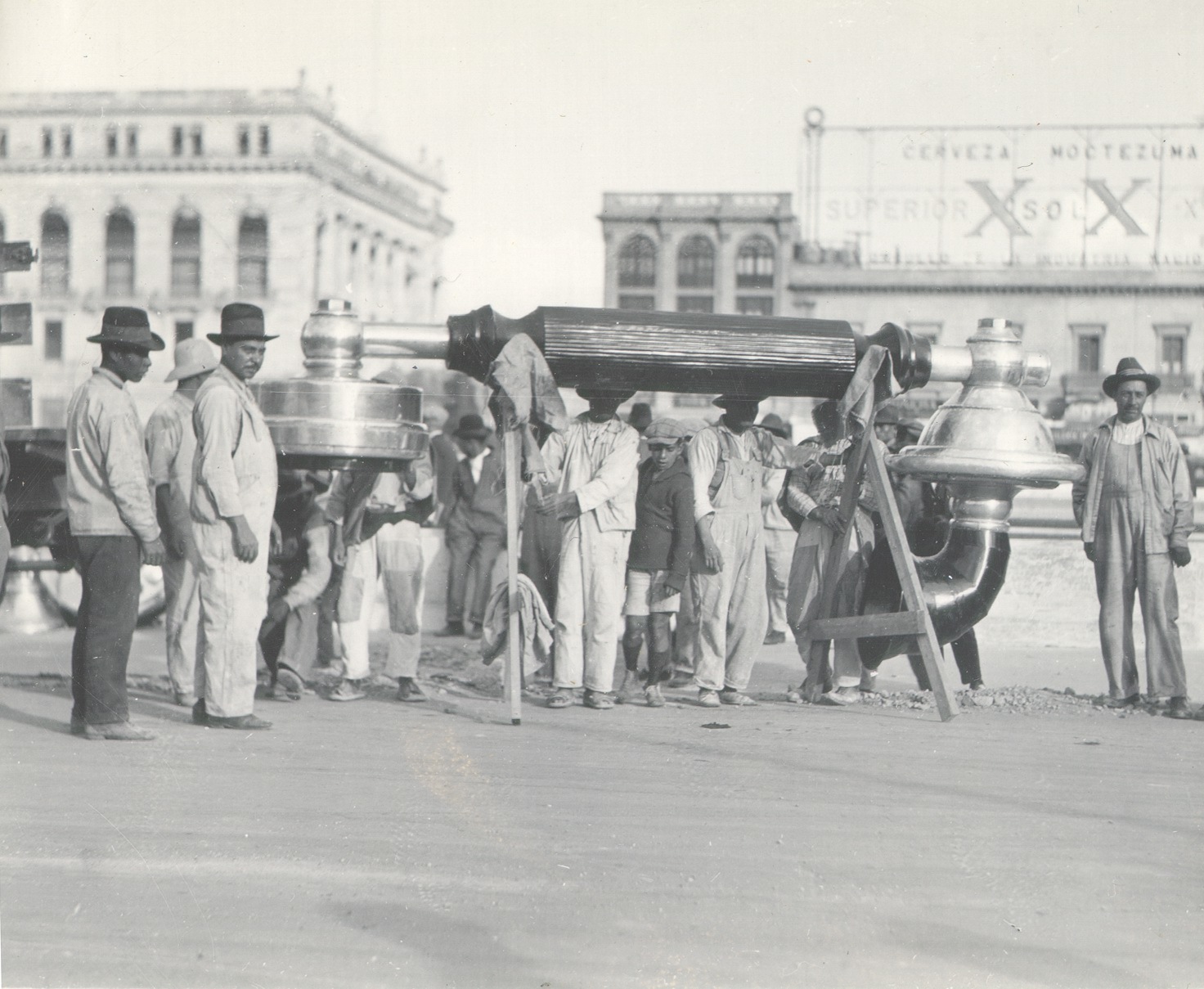 MEXICO, 1930, STREET VIEW, BIG HANDSET