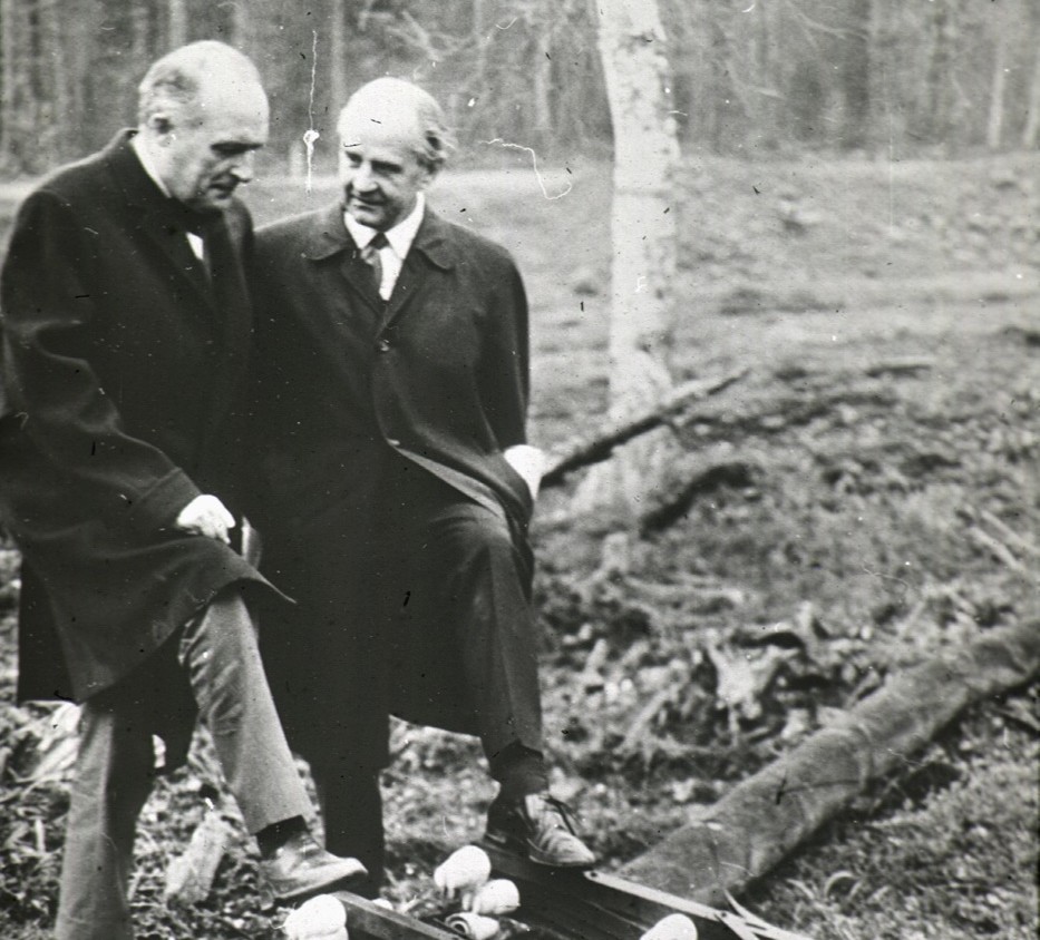 BJUREL AND PATRICKS MOURN POLES, 1966