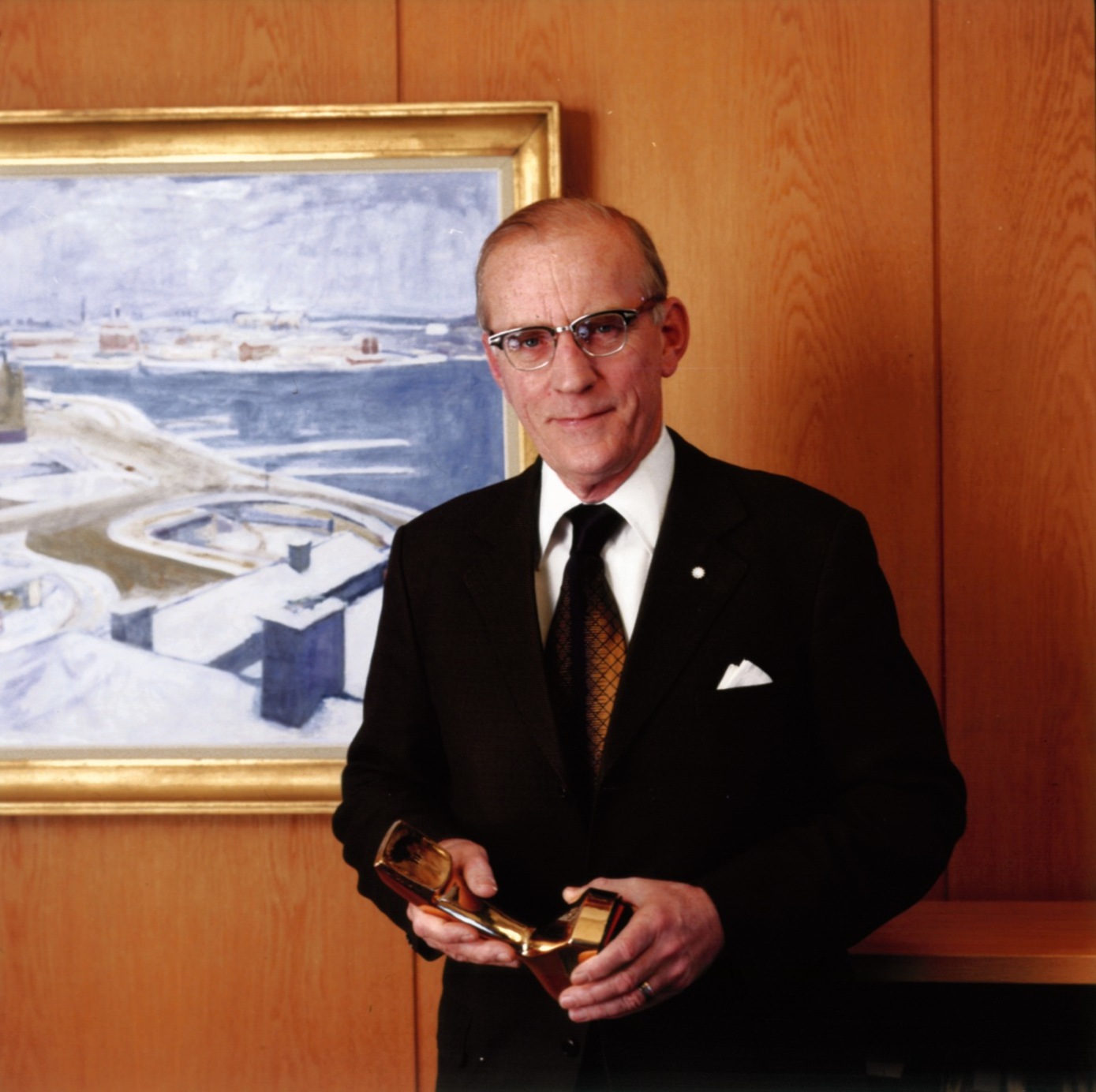 Lundvall, Björn, president (with golden Ericofon, 1976)