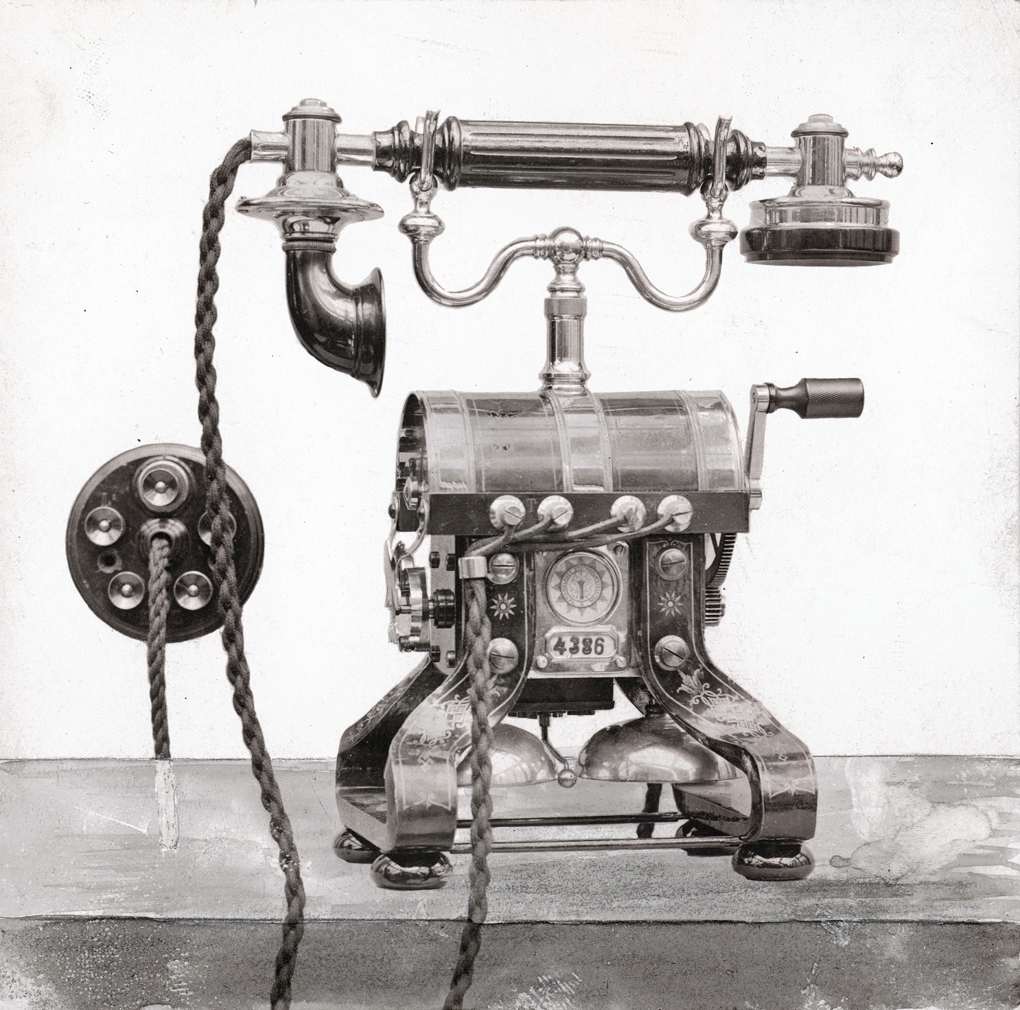 Telephone, 1898 table model