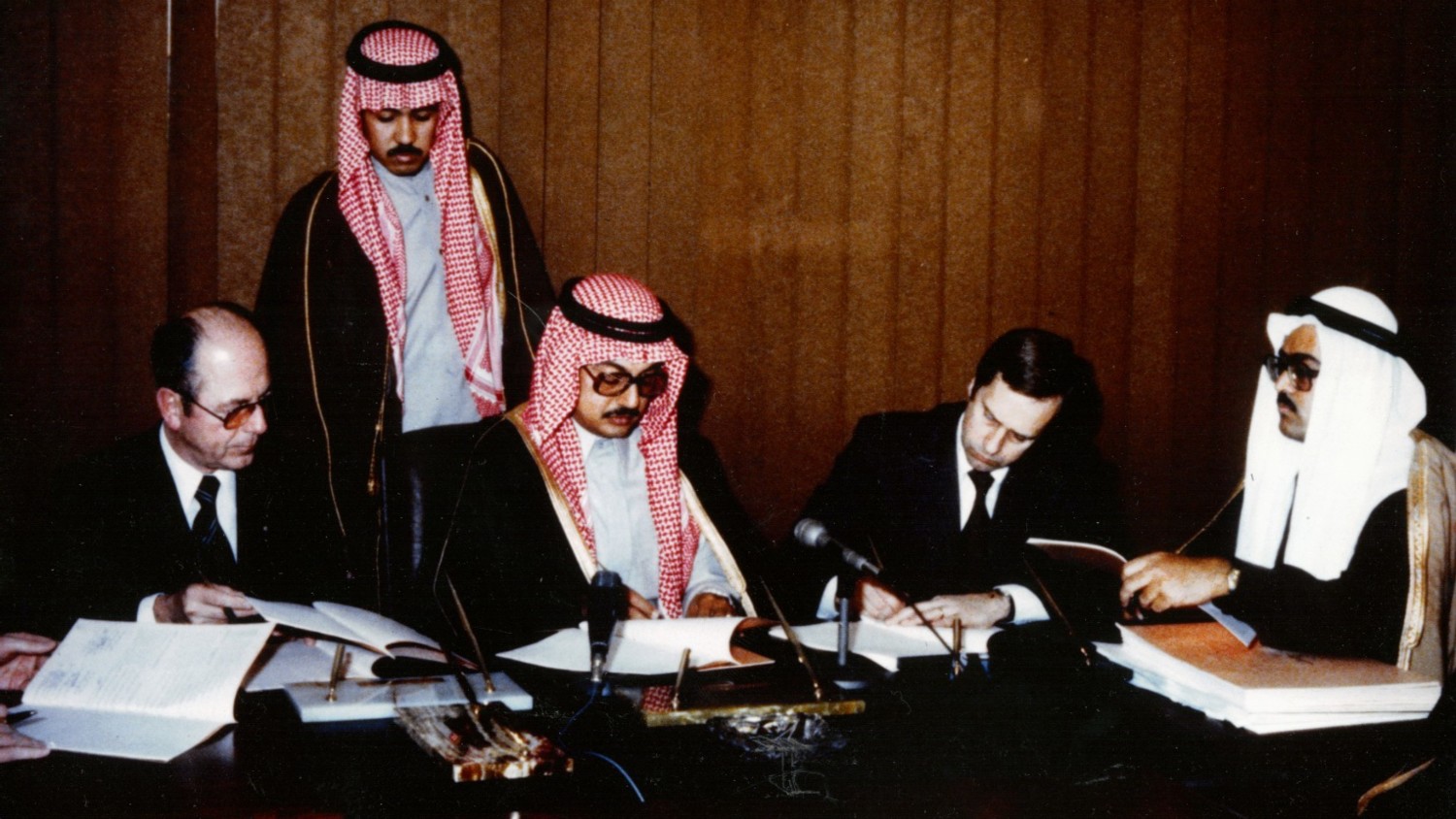 SAUDI ARABIA, 1978, CONTRACT SIGNING