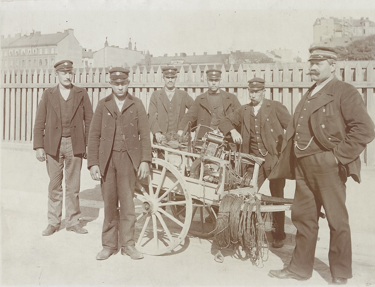 Sweden, 1908, street cable work team