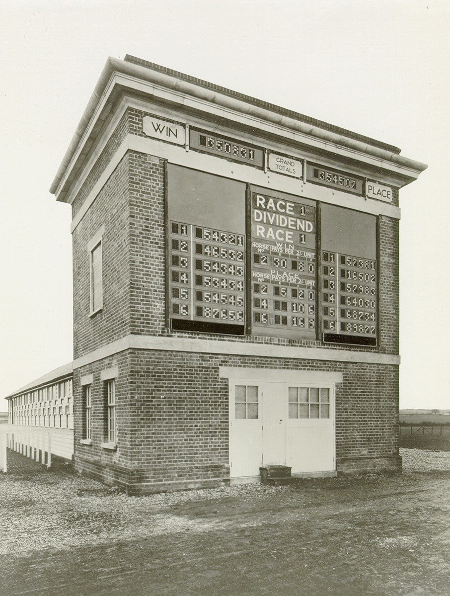 GREAT BRITAIN, 1920S, HORSE RACE TOTALISATOR