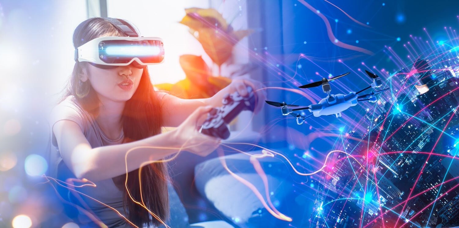 girl is playing games