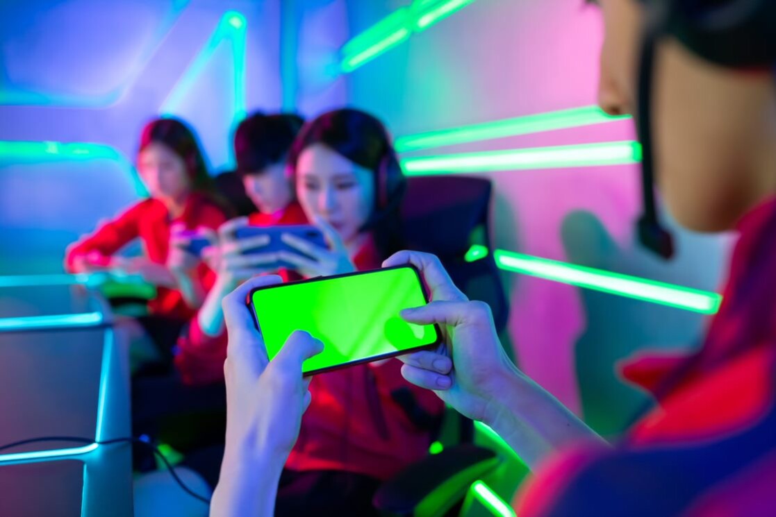 Young people 5G gaming