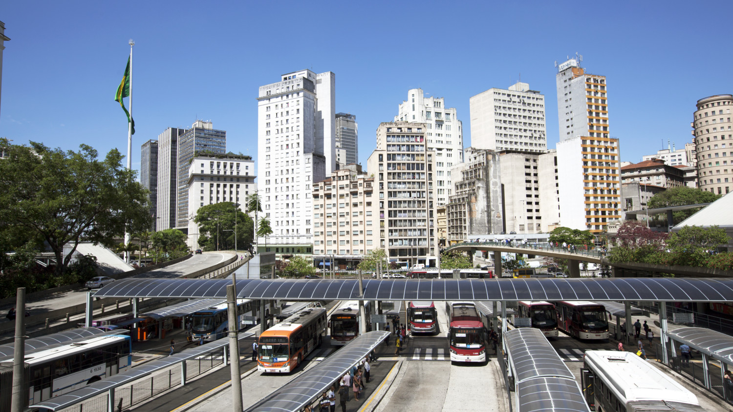 Autobuses en una estación en Sao Paulo, Brasil