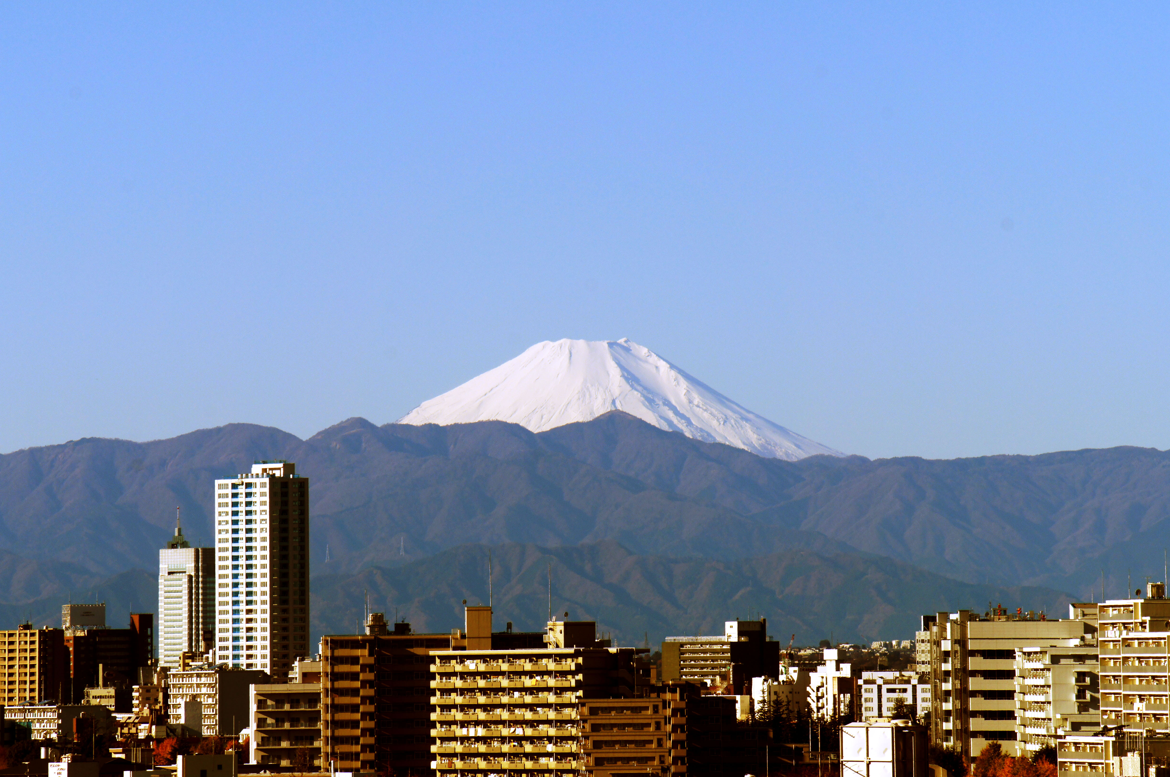 city skyline with mountain_original