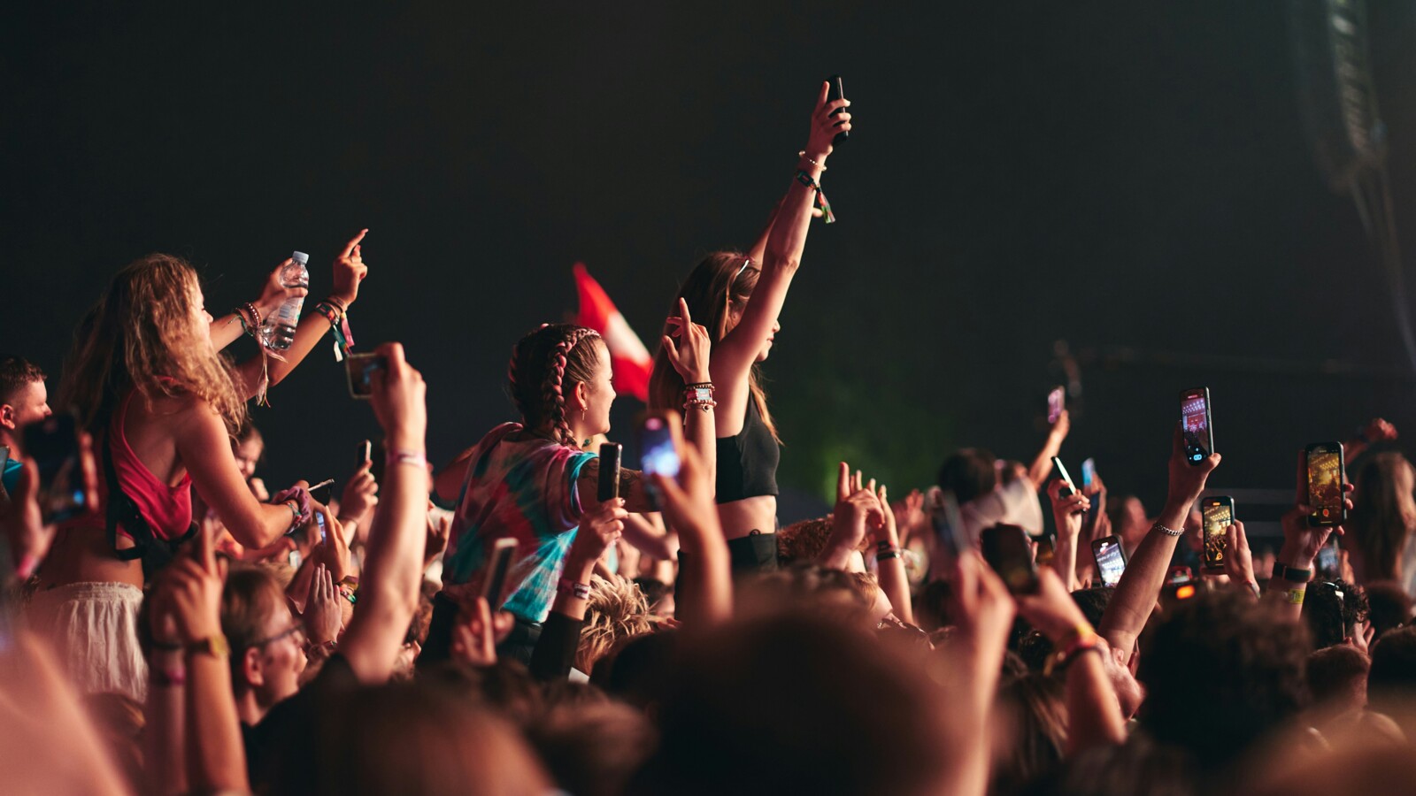 改寫大型表演和活動盛事的體驗：從三種粉絲類型分析電信商的5G機會