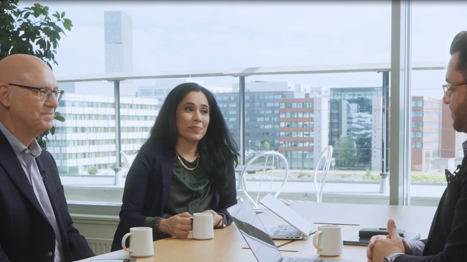 Experts discussing evolution towards autonomous and intent-based networks.