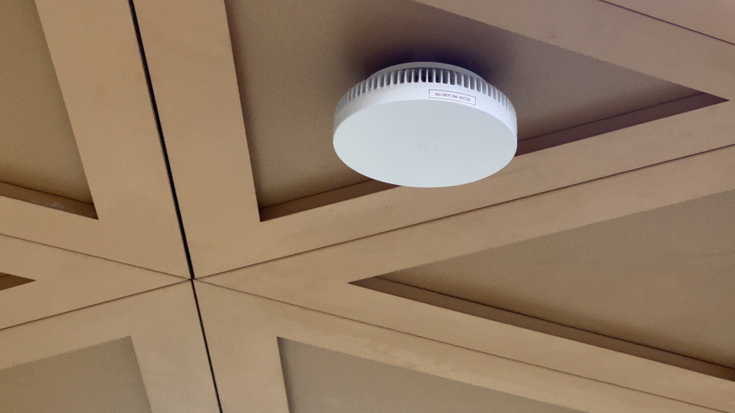 Multi-operator indoor small cells