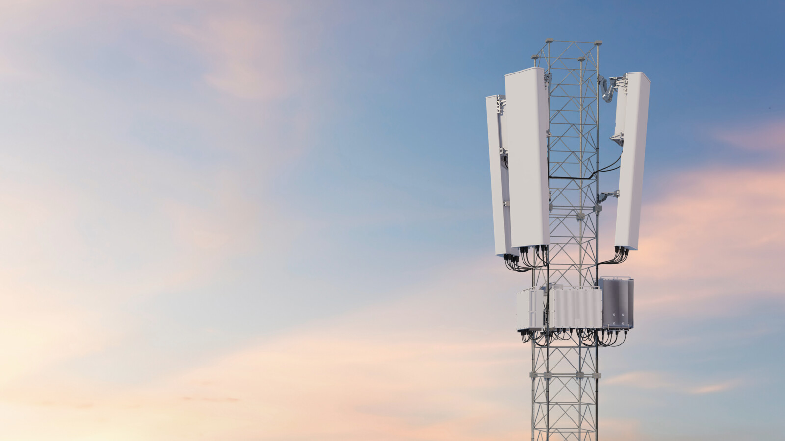 Radio 6646 3-sector triple-band tower site