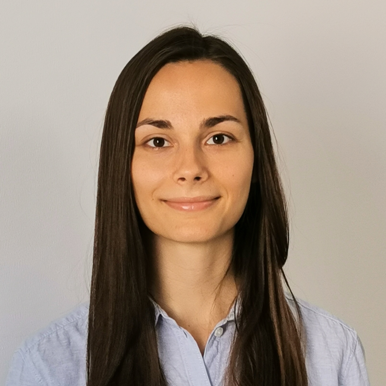 Marta, Consultant