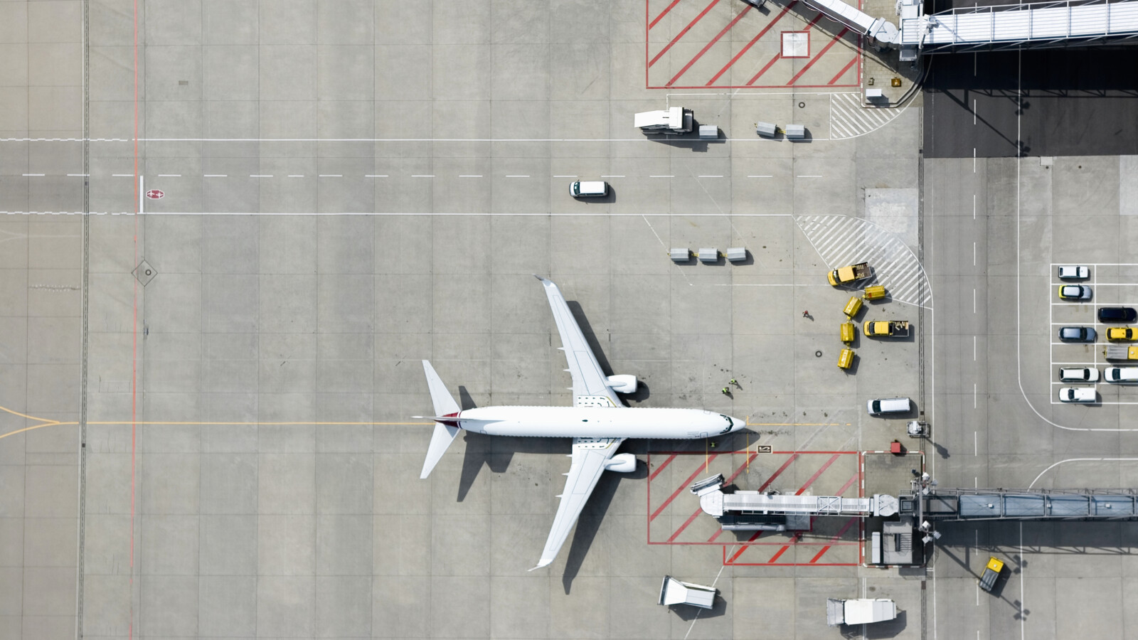 5G Standalone for Europe - Airports Aerial view of airplane