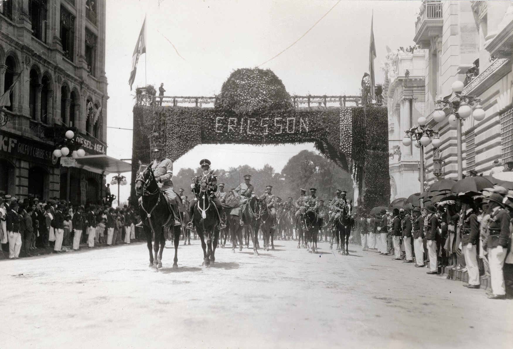 Mexico, 1929, military parade on street