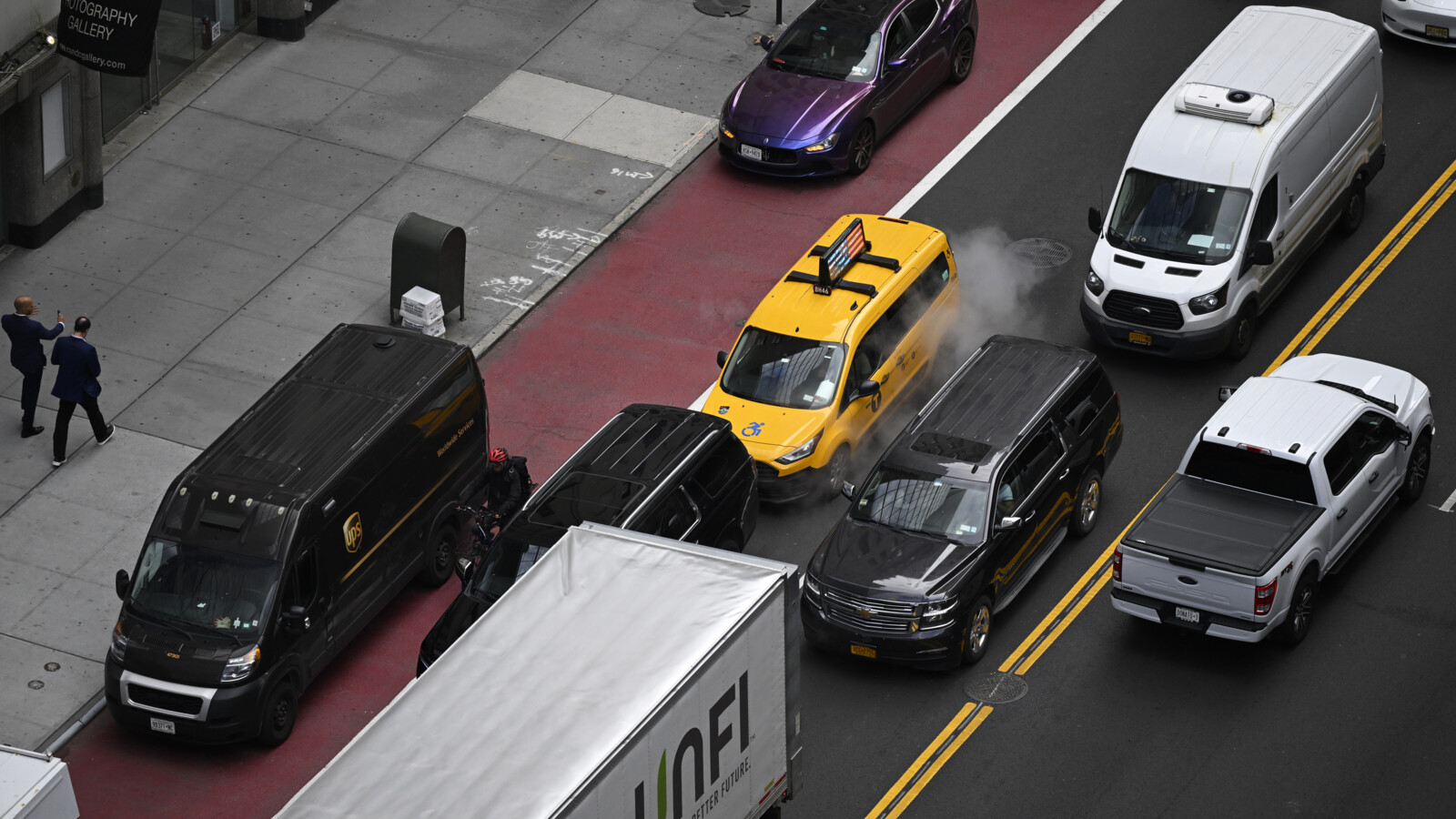 Heavy traffic on the road
