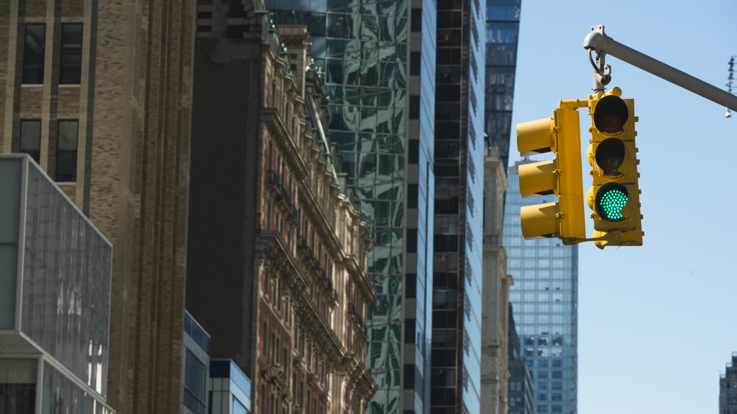 Traffic light turning green in New York street.