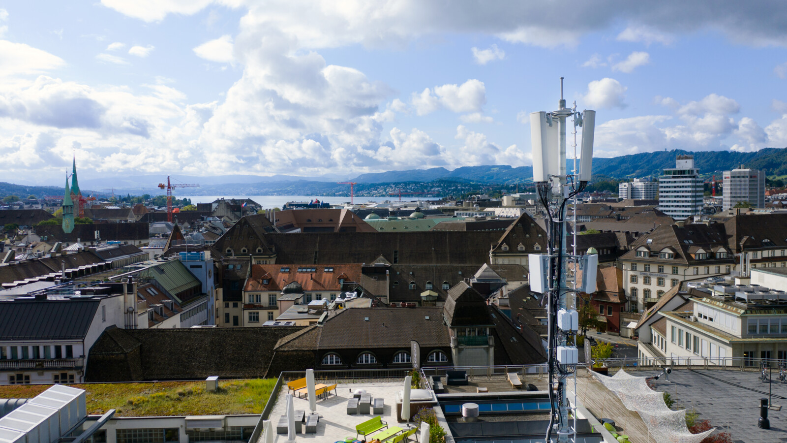 Antenna in the cityscape