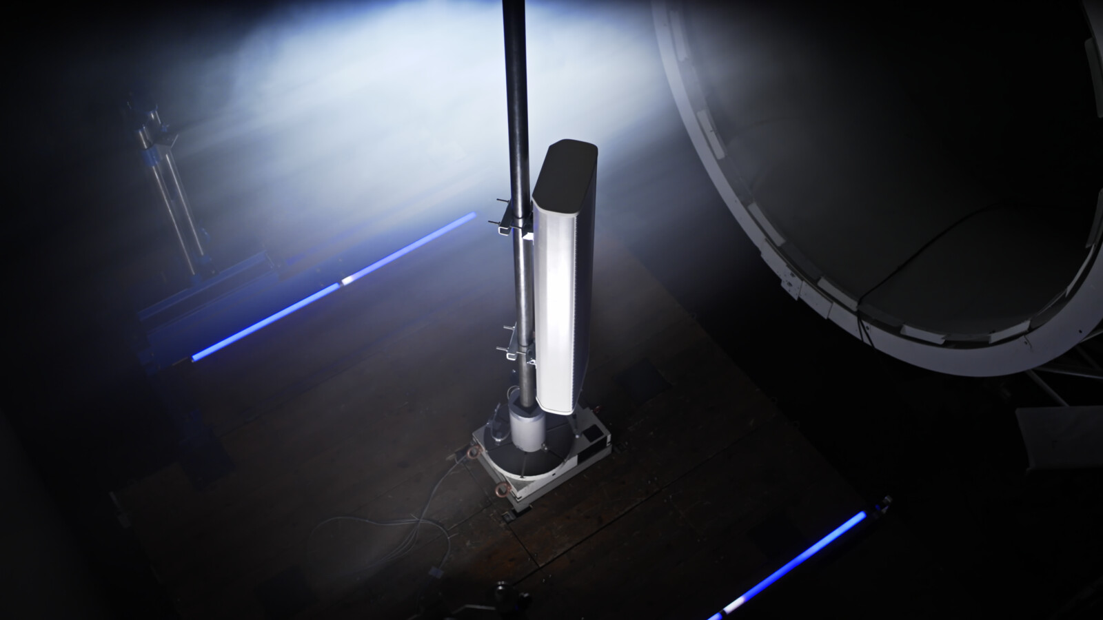 Wind tunnel test on passive antenna module