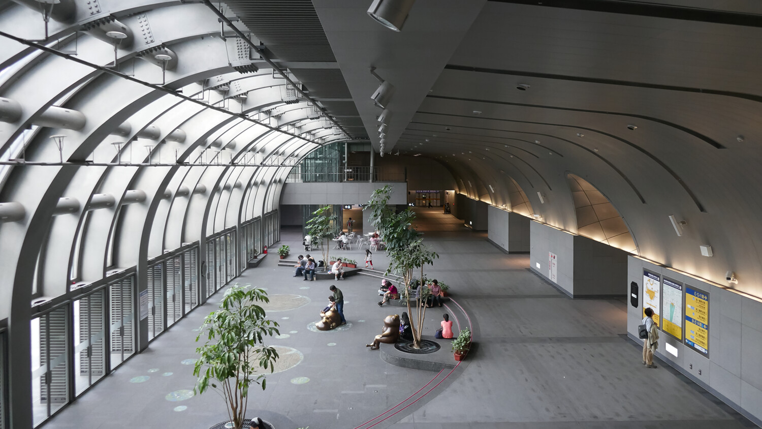 MIMO Performance at 700MHz: Field Trials of LTE with Handheld UE