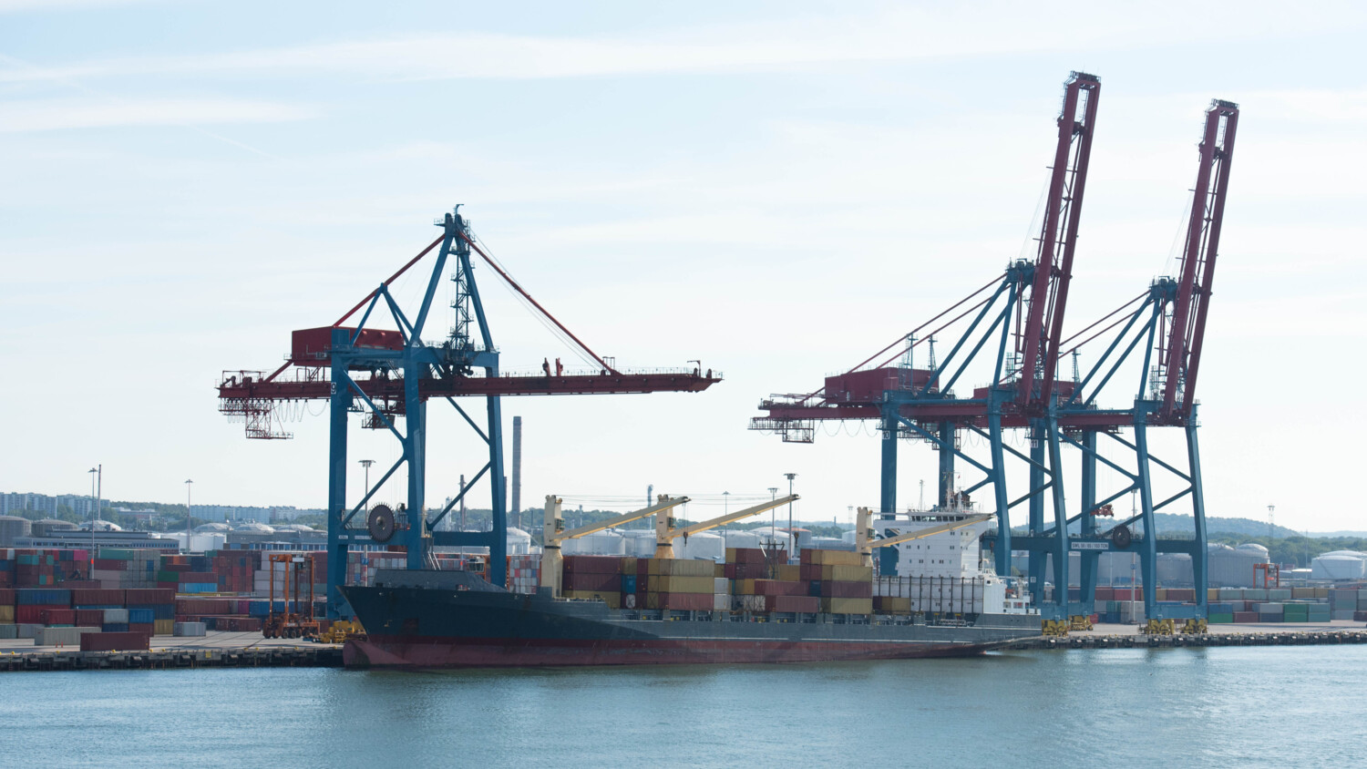 Re-designing cloud platforms for massive scale using a P2P architecture