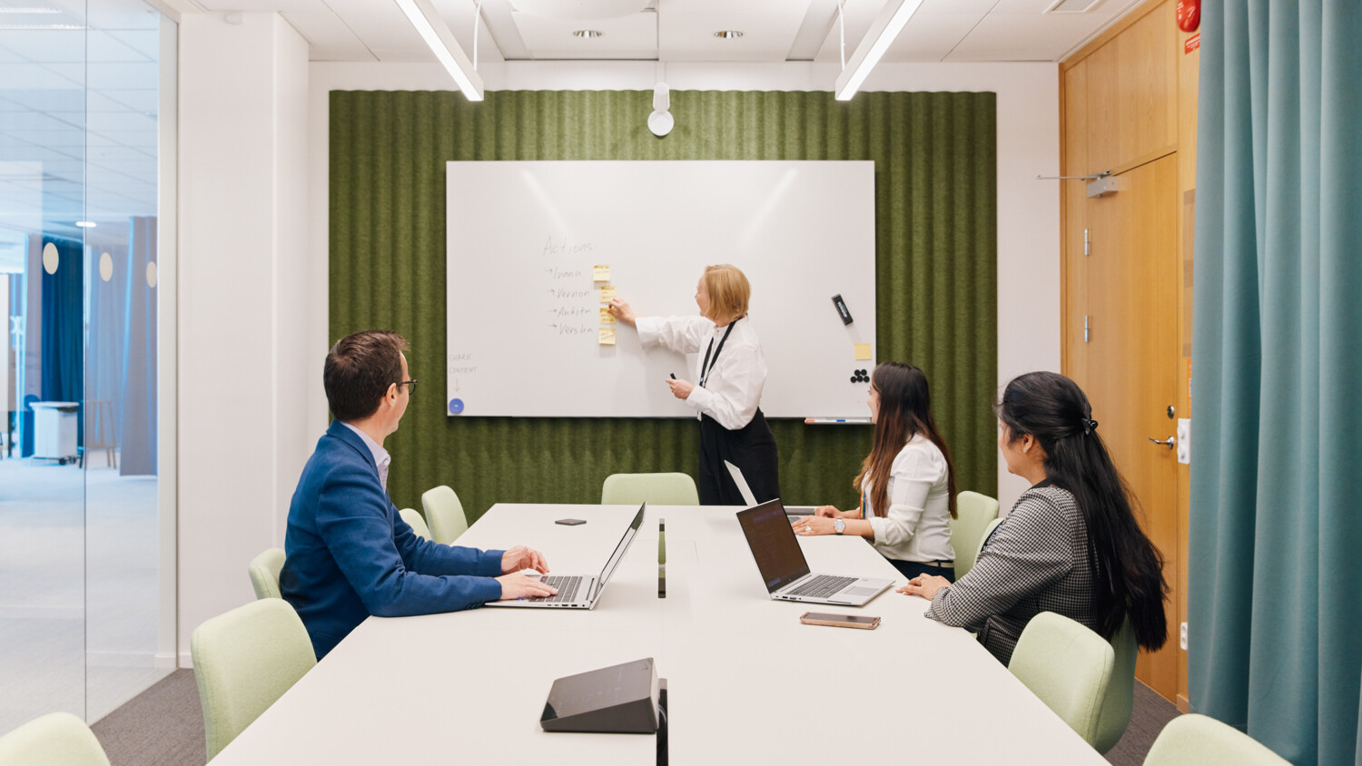 Captivating perspectives through open discussions