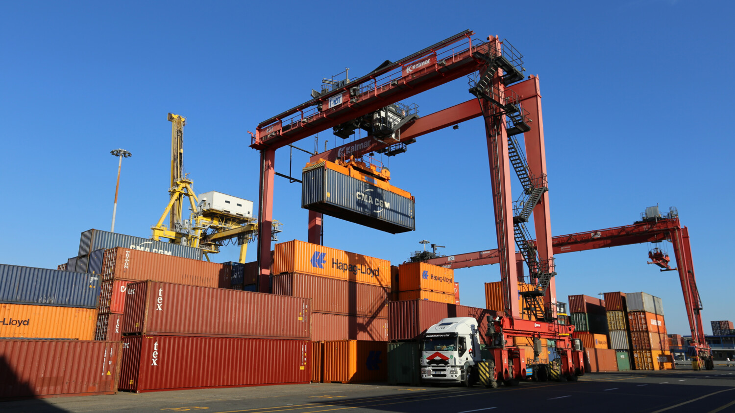 Port of Livorno, Italy using 5G