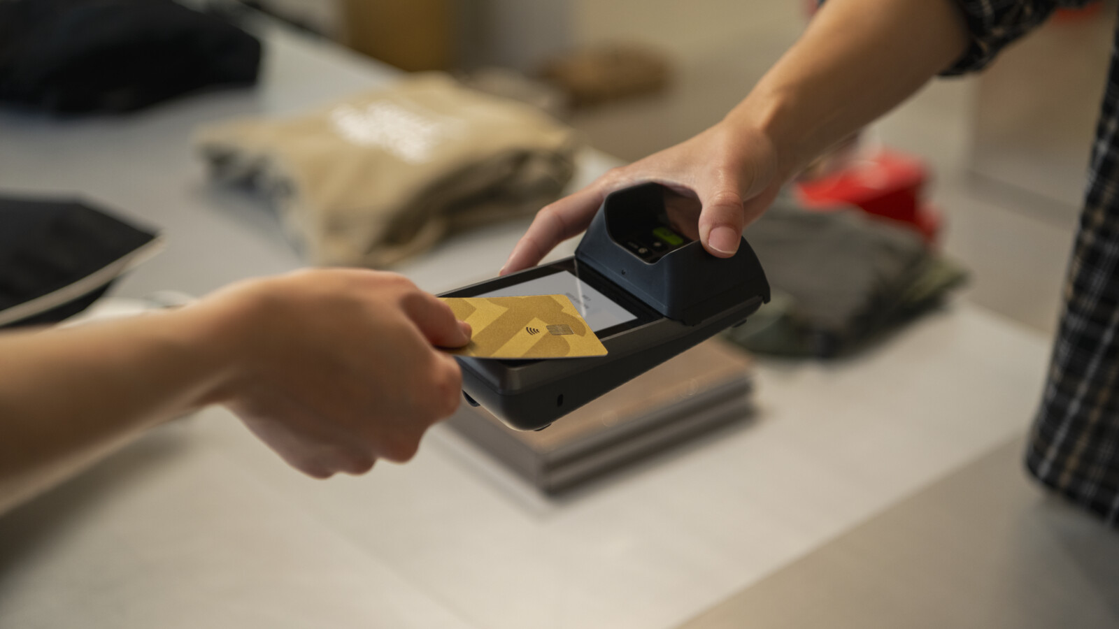 Shopper paying using the credit card