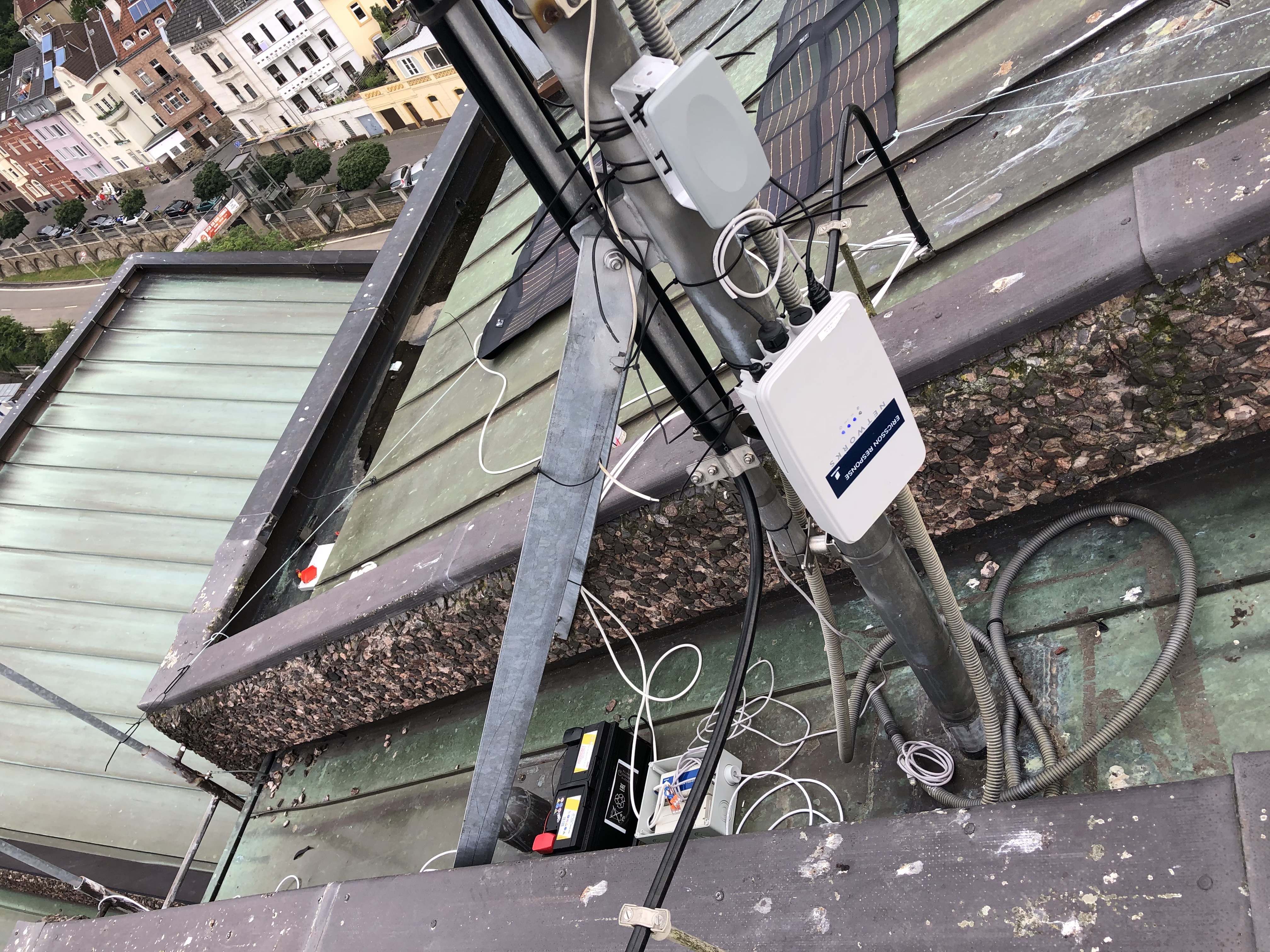 A solar powered link was installed on the top of Stolberg town hall to provide connectivity to Kaiserplatz Square.