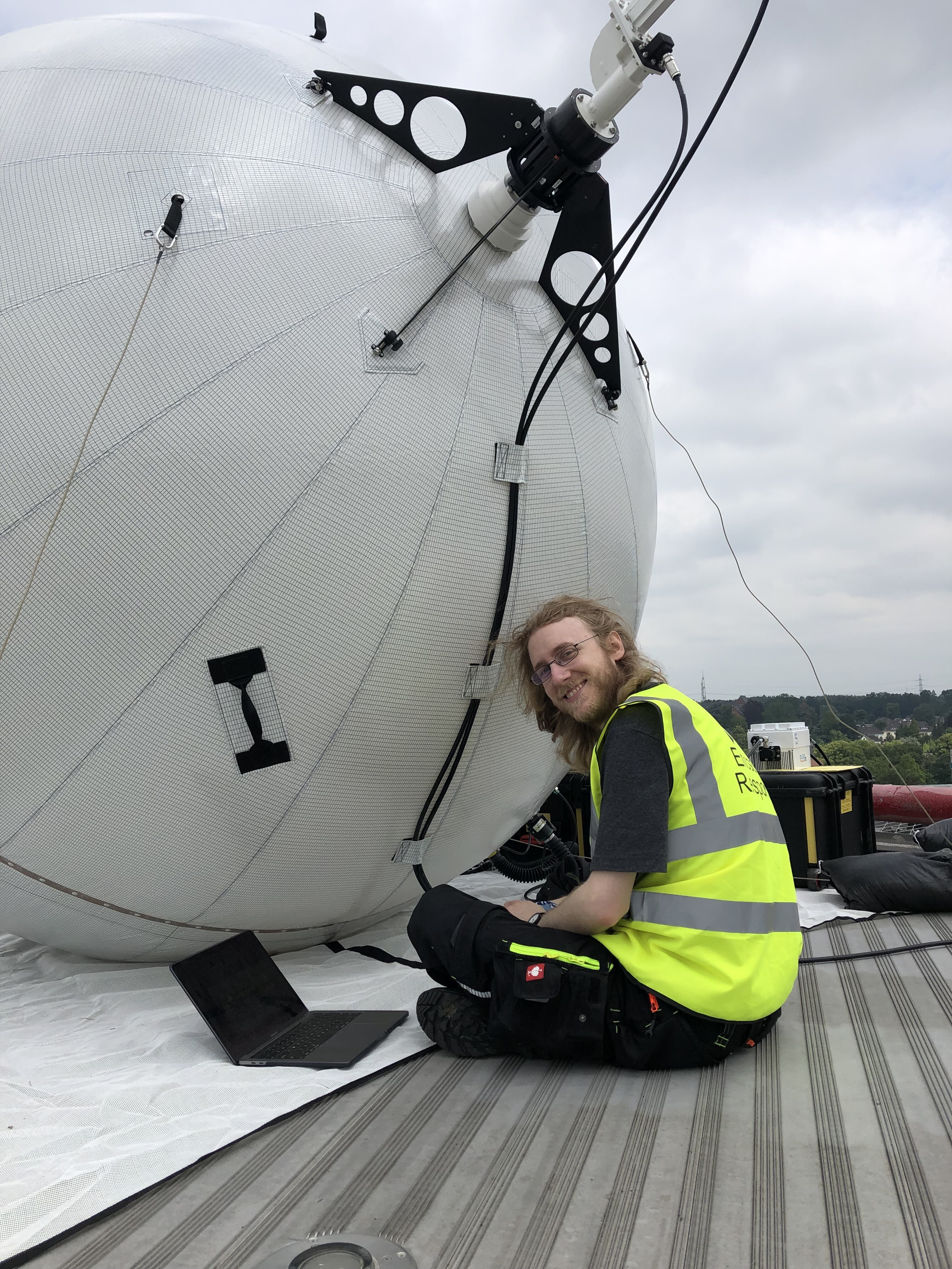 Georg Schmuecking at St. Antonius Hospital Eschweiler setting up Emergency.lu’s inflatable satellite dish