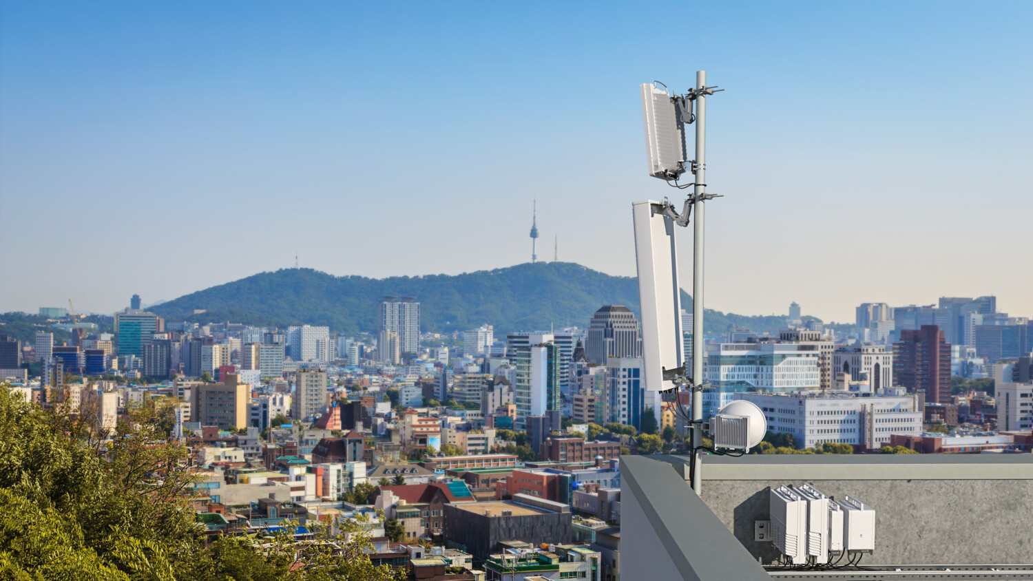  Backhaul media for 5G and beyond
