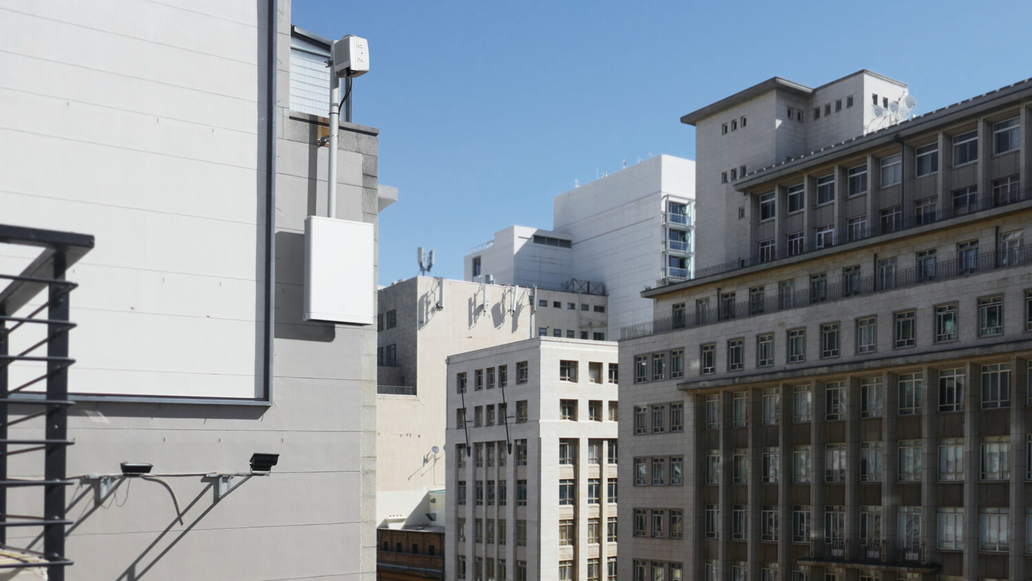 E-band fits the bill