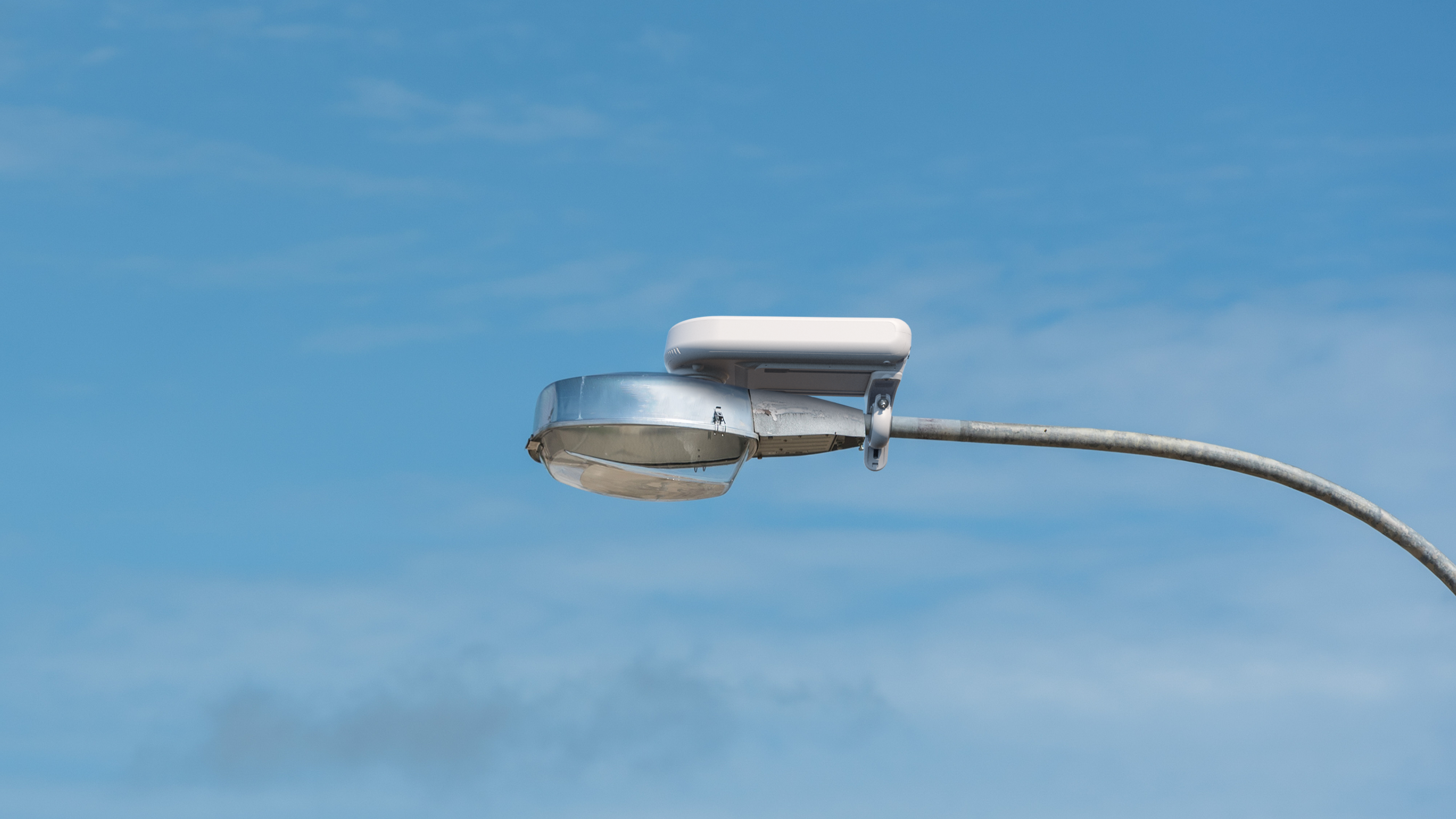 Evaluating the Security Posture of 5G Networks by Combining State Auditing and Event Monitoring