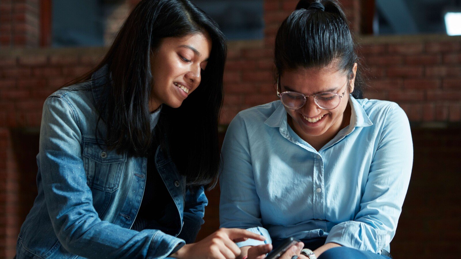 this image shows two students at learning centre