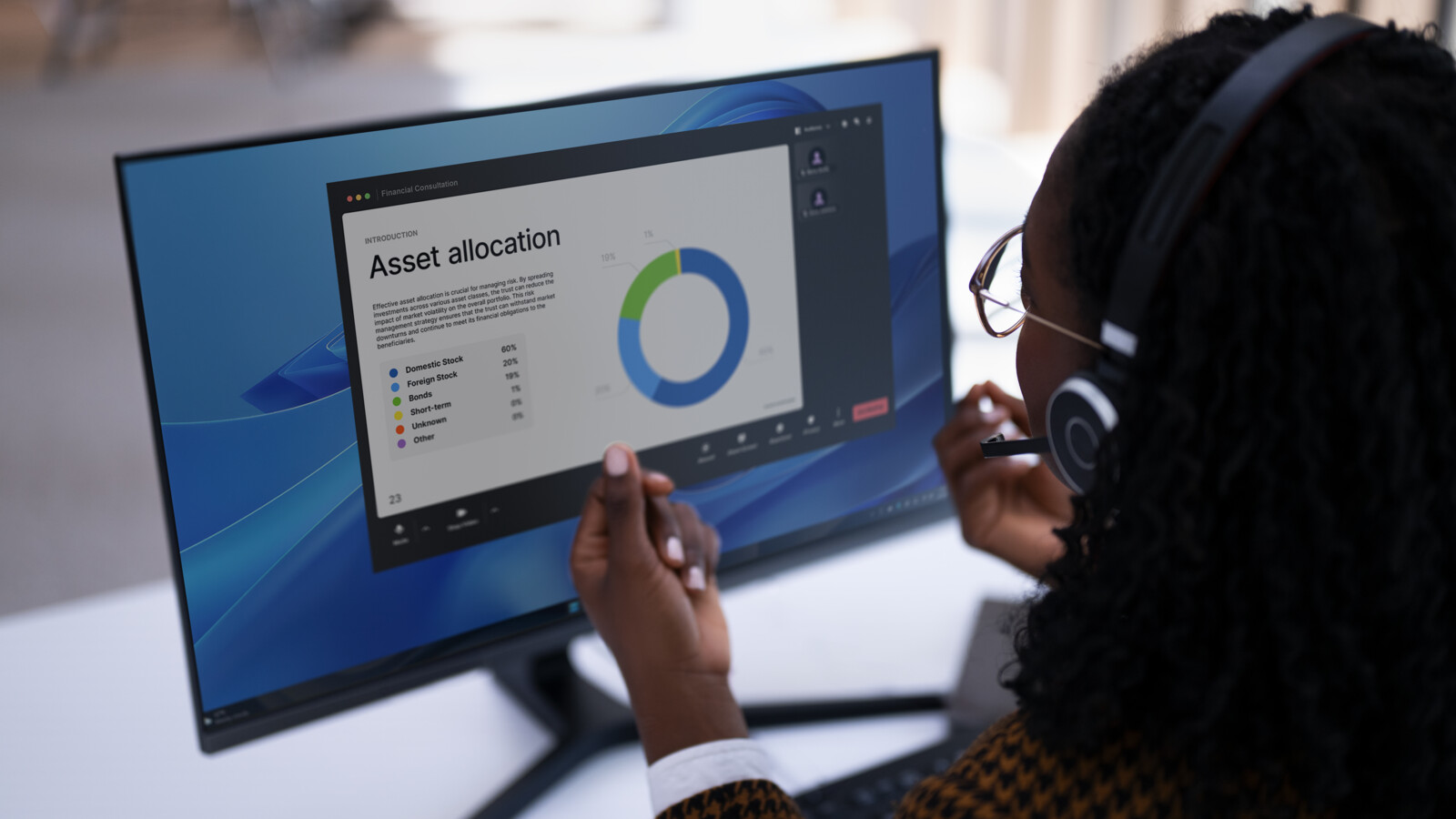 Callcenter employee working with the use of enterprise AI