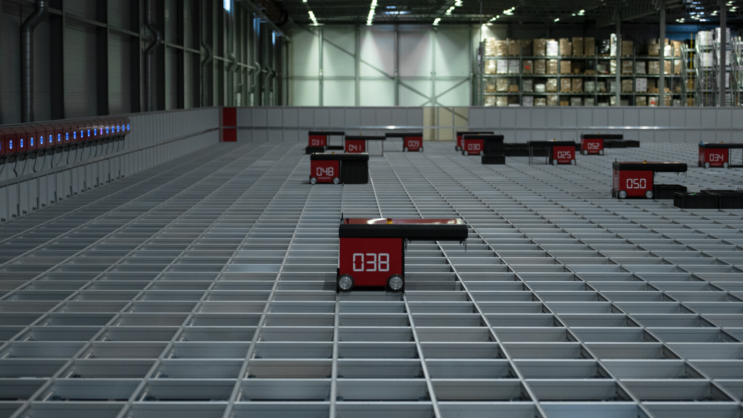 Picking bot in warehouse.