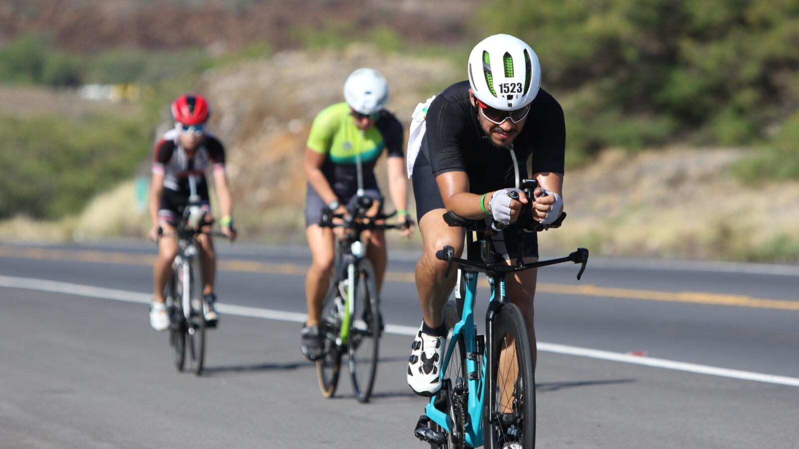 Rodrigo Goulart rides road bicycle in a race