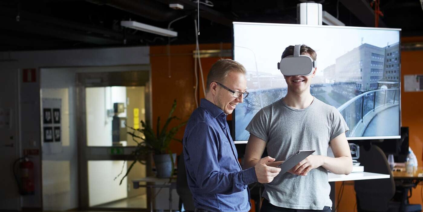 Man wearing VR glasses.