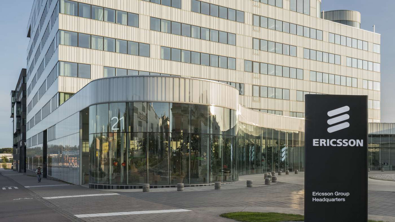 Ericsson antenna-integrated radio wins Red Dot Design Award 2021