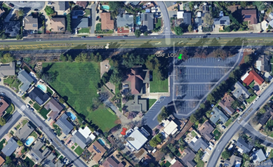 Figure 1 : Location of base station (red pin); Location of small house on wheels (green pin)