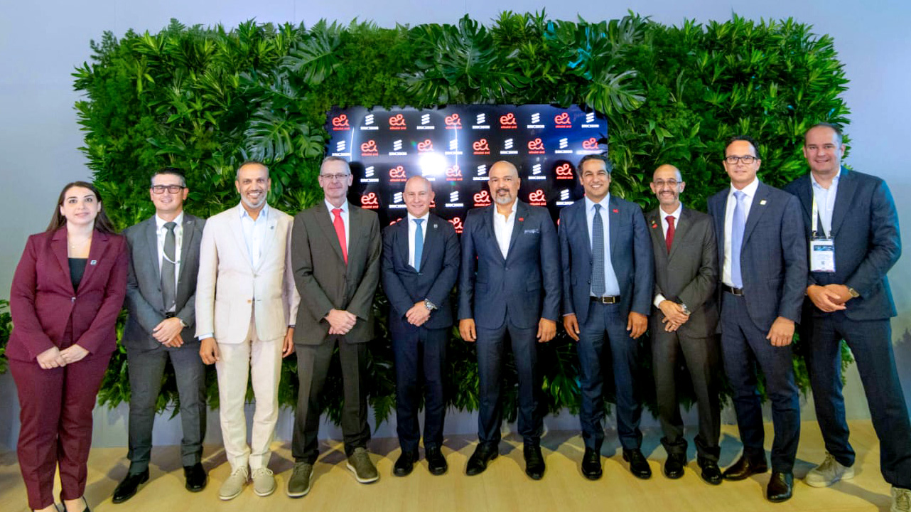 فريقا e& Egypt و Ericsson في معرض جيتكس العالمي 2025 بعد توقيع الاتفاقية