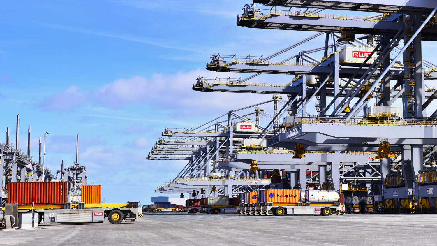 Rotterdam World Gateway is a modern, highly automated container terminal