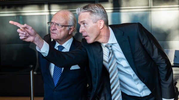 The King of Sweden, His Majesty King Carl XVI Gustaf, and Ericsson President and CEO, Per Narvinger, watching a drone detection demo at Ericsson HQ.