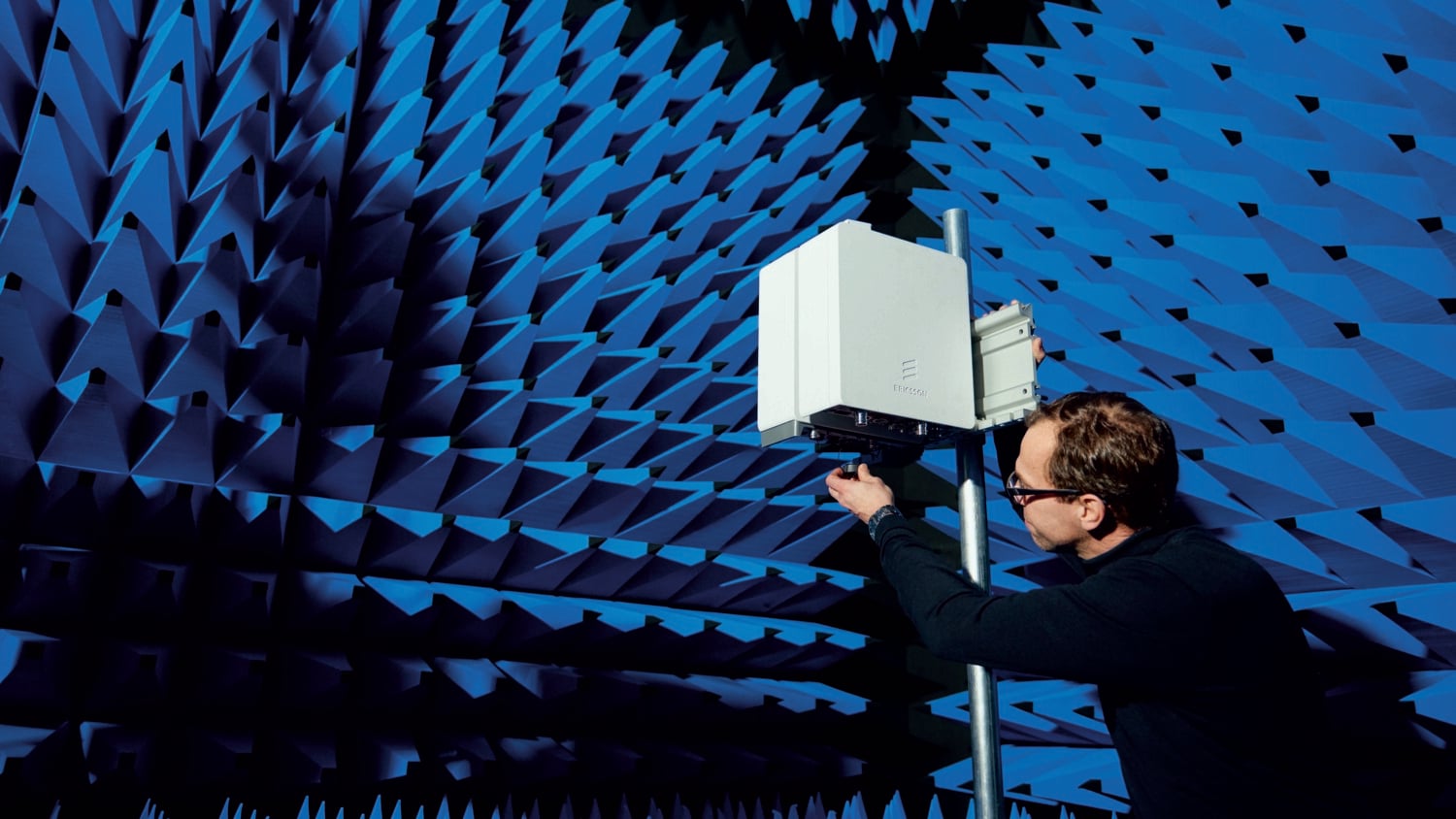 Test chamber testing 5G radio