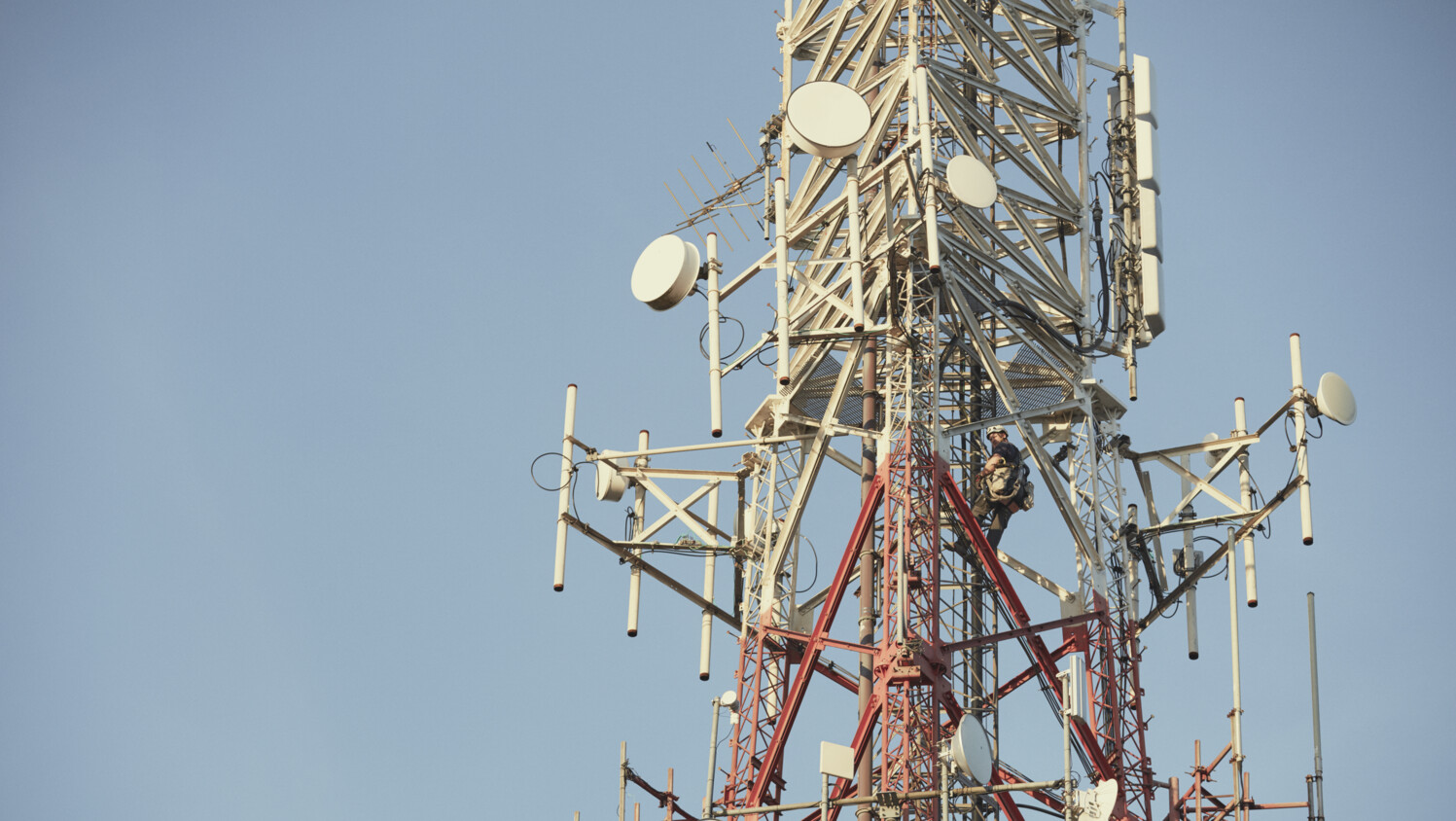 Building efficient fronthaul networks using packet technologies