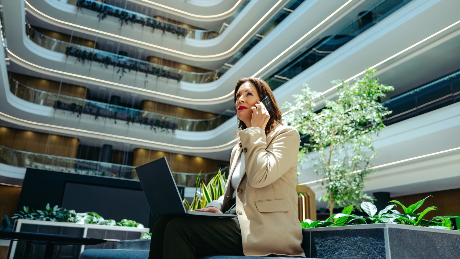 Owning the 5G experience indoors