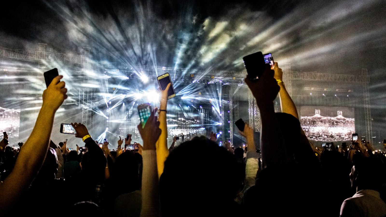 Concert audience recording with phones