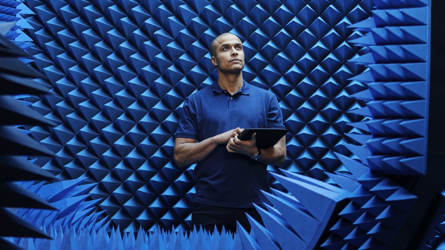 Engineer tests 5G in Ericsson 5G lab chamber